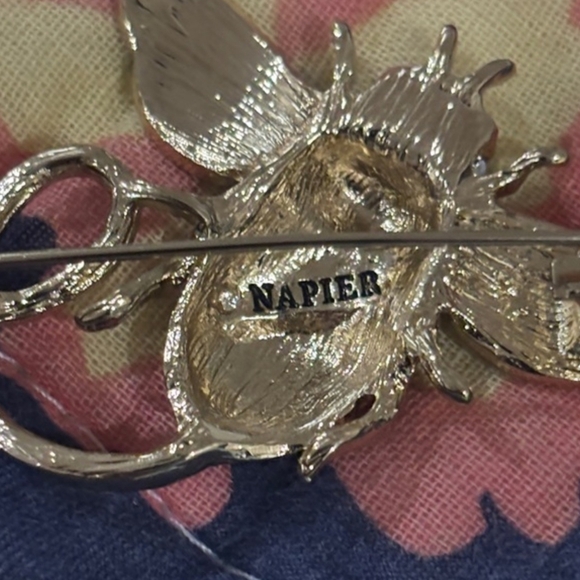 Vintage Napier Bee Brooch – Crystal & Enamel Statement Pin 🐝 - Picture 4 of 5